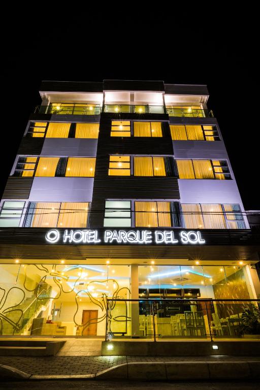 Fachada del Hotel Parque del Sol