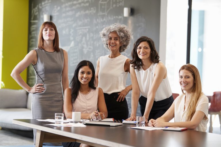 Mujeres empresarias y compañías TIC podrán acceder a créditos