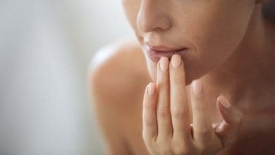 ¿Por qué aparece el vello facial y cómo eliminarlo?