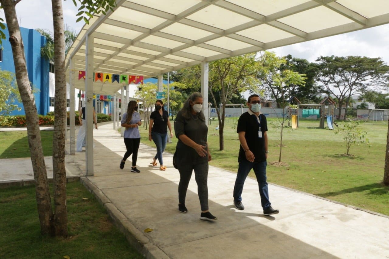 Verifican que colegios cumplan protocolos para retorno a clases