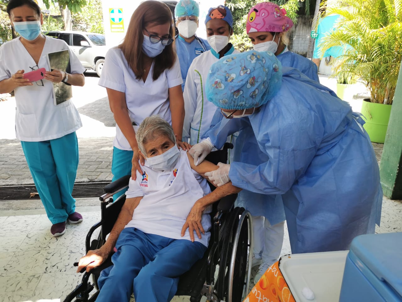 Inició en Montería la vacunación de la población mayor de 80 años