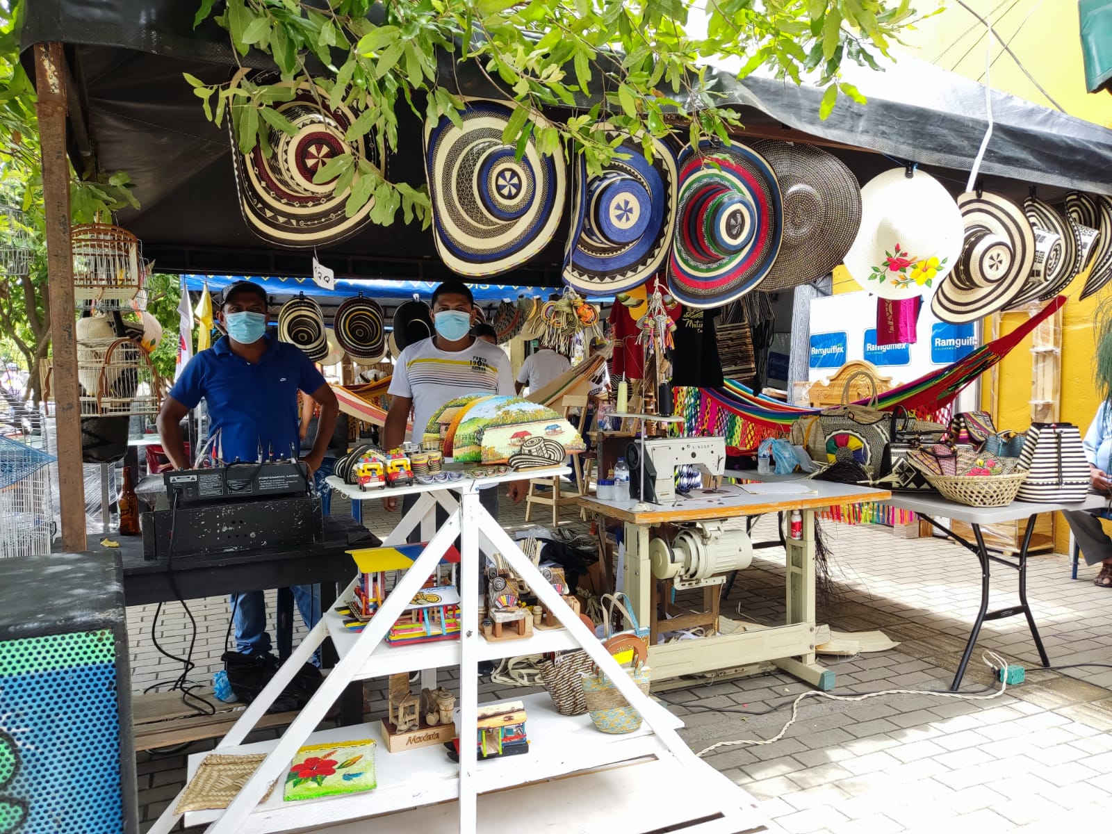 Inició la Feria Comercial y Artesanal del Mercando Central de los Cuatro Patios