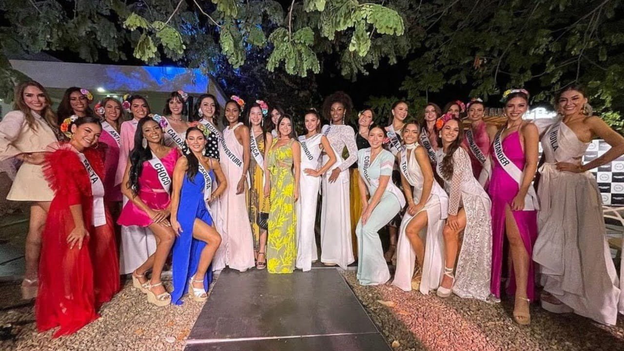 La elección de la Miss Universe Colombia 2021 está 'a la vuelta de la esquina'. El próximo 18 de octubre se conocerá a la soberana de la belleza nacional, quien sucederá a la cartagenera Laura Olascuaga. La noche de la coronación se llevará a cabo en el Chamorro City Hall, de la ciudad de Bogotá, e iniciará a las 8:00 de la noche con una transmisión exclusiva del canal RCN. La gala se hará bajo la conducción de la actual reina junto a la presentadora Laura Barjum.