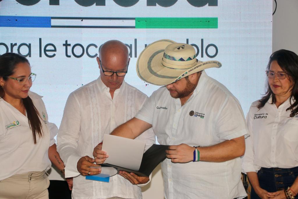 Córdoba rindió homenaje a docente sahagunense que podría ser el mejor del mundo