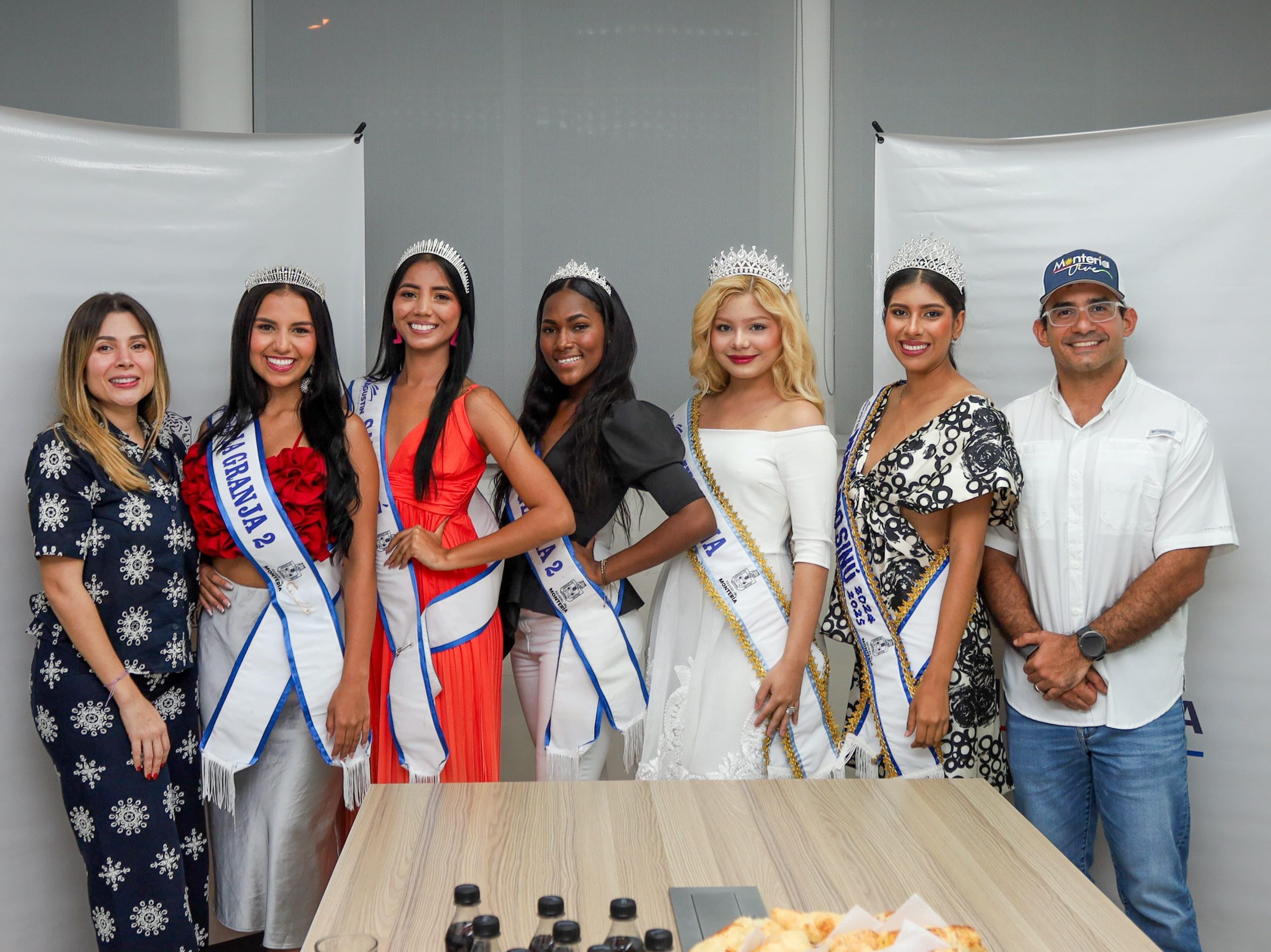 Reina, virreina y demás finalistas del Reinado del Río, recibieron sus premios